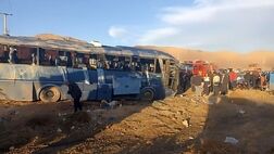 مصدوم شدن ۱۳ دانش‌آموز درتصادف مینی‌بوس مدرسه
