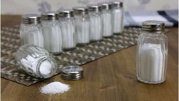 نمک اضافی چگونه به کلیه‌ها آسیب می‌زند
