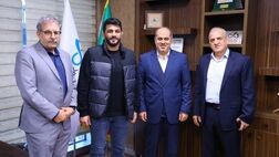 قدردانی از «حسن یزدانی» در بانک دی
