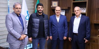 قدردانی از «حسن یزدانی» در بانک دی
