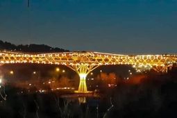 «پل طبیعت» به رنگ طلایی درمی‌آید
