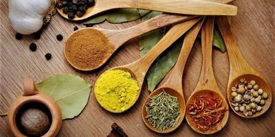 افزودن سبزی‌های معطر  به کاهش فشار خون و سلامت قلب کمک می  کند