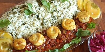 طرز تهیه گشنیز پلو با مرغ زعفرانی مجلسی؛ خوشمزه فوری
