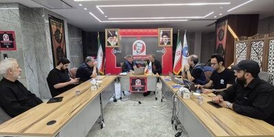 بازدید رئیس کمیسیون اقتصادی مجلس از ستاد اربعین بیمه ایران در کربلا


