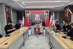 بازدید رئیس کمیسیون اقتصادی مجلس از ستاد اربعین بیمه ایران در کربلا

