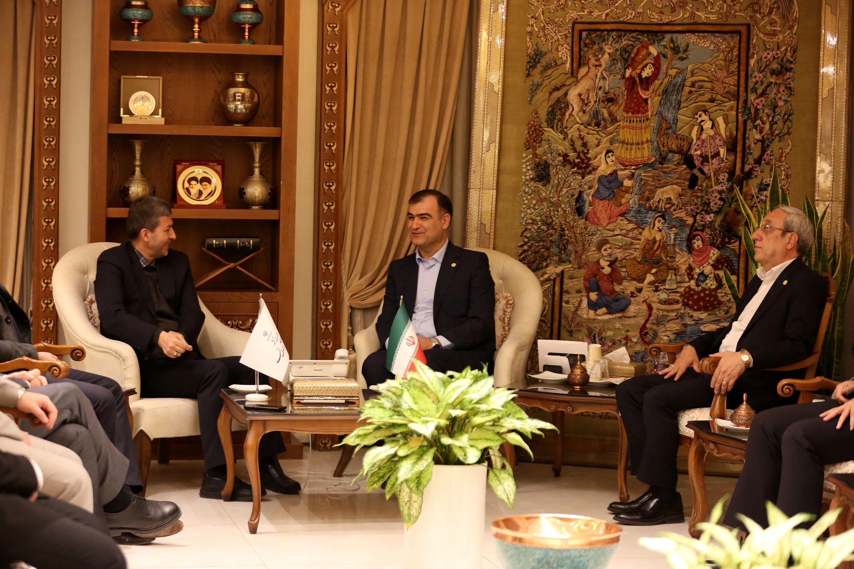 رایزنی مدیرعامل بیمه البرز و استاندار اصفهان برای توسعه همکاری ها و گسترش خدمات بیمه ای در استان
