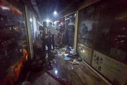 مهار آتش‌سوزی در ساختمان ۱۲ طبقه تجاری خیابان جمهوری
