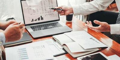 بررسی تجربه موفقیت آمیز کسب و کارهایی که به تامین مالی نیاز داشتند 