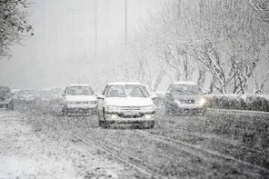 لغزندگی معابر شمالی پایتخت به دلیل بارش برف و عدم دید کافی