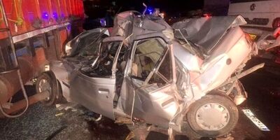 ورود اتوبوس به مسجد در اصفهان
