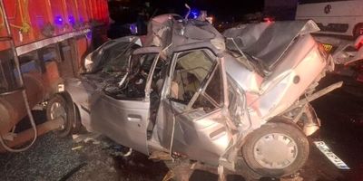 ورود اتوبوس به مسجد در اصفهان
