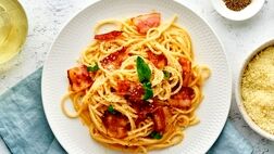 پاستا فتوچینی با بیکن فرانسوی و سس مخصوص
