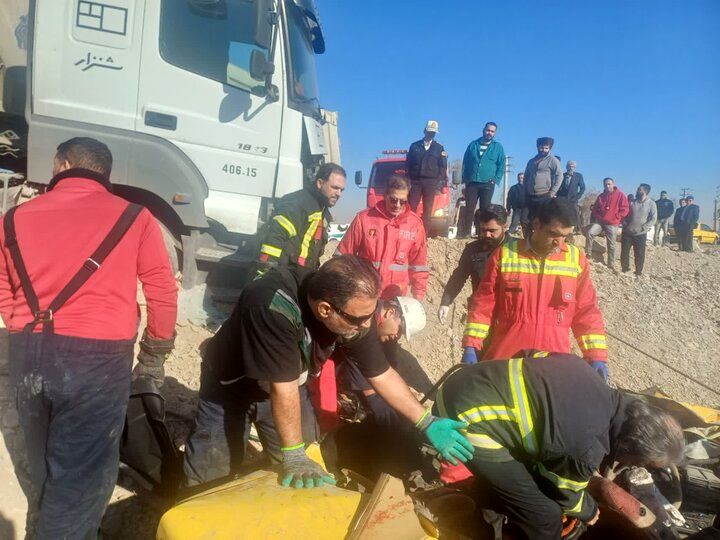 برخورد مرگبار تاکسی با تریلی در محور پاکدشت-ورامین با ۵ کشته 