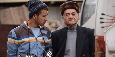 فیلم «پرویزخان» را گروهی ببینید
