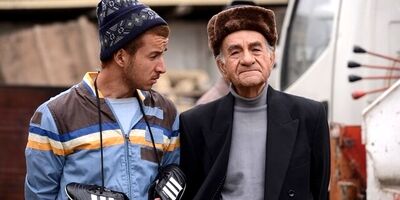 فیلم «پرویزخان» را گروهی ببینید

