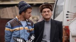 فیلم «پرویزخان» را گروهی ببینید
