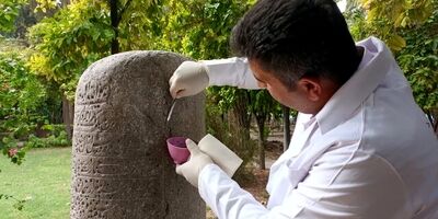 ستون سنگی رامگرد در موزه پارس شیراز مرمت شد
