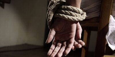 ربودن دختر روستایی با ترفند بازیـگری در سینما