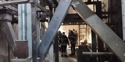 آتش‌سوزی در یک کارخانه تولید آرد در شیراز مهار شد
