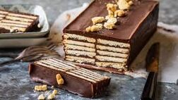 دسر ساده و شیک یخچالی با بیسکویت، موز و شکلات
