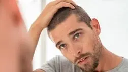 چه چیزی باعث خشکی مو می‌شود؟
