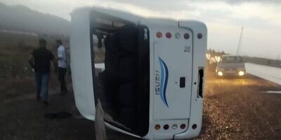 واژگونی مینی بوس کارگران در آرادان