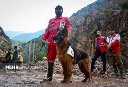 در جستجوی گمشدگان سیلاب کندوان