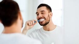 نقش مسواک زدن و استفاده از نخ دندان در جلوگیری از آلزایمر
