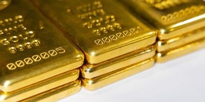 طلای جهانی در قله دوماهه