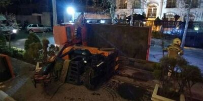 واژگونی جرثقیل در ولنجک تهران ۲ مصدوم برجای گذاشت