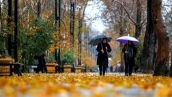 برف و باران در جاده‌های ۱۳ استان کشور