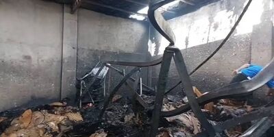 آتش‌سوزی گسترده در کارگاه تولید الکل صنعتی در جاده خاوران
