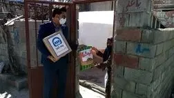 توزیع کمک های معیشتی بیمه آسیا در شهر زلزله زده سی سخت