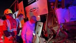 حادثه واژگونی اتوبوس در اتوبان ساوه با ۲۸ مسافر
