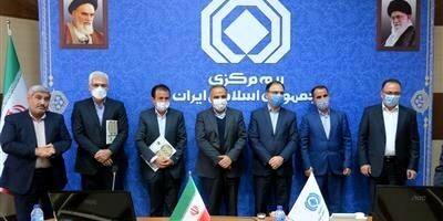آئین تکریم از دو تن از همکاران بازنشسته بیمه مرکزی برگزار شد