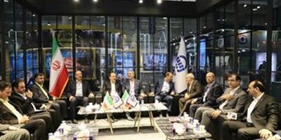 حضور رییس کل و هیات عامل بیمه مرکزی و مدیران عامل شرکت های بیمه در غرفه بیمه آسیا
