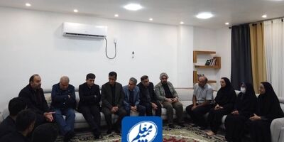 دیدار مدیرعامل بیمه معلم با خانواده شهدای دانش‌آموز در میناب