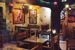 خطر حریق در سفره‌خانه‌های باتزئینات چوبی/مالکان نمای ساختمان‌های قابل اشتعال را تعویض کنند