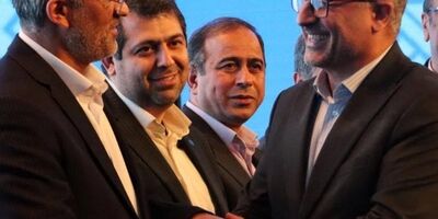 تقدیر از نخبگان بیمه دی در سی‌امین همایش ملی و یازدهمین همایش بین‌المللی بیمه و توسعه
