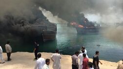 آتش سوزی در اسکله نخل تقی/چهار لنج سوختند
