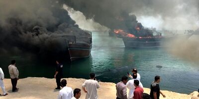 آتش سوزی در اسکله نخل تقی/چهار لنج سوختند
