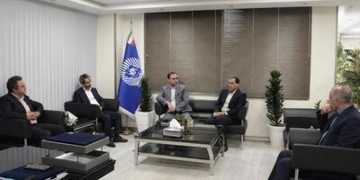 نشست مشترک بیمه تجارت‌نو و مدیریت شعب جنوب تهران بانک تجارت برگزار شد
