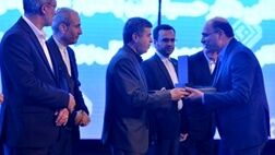 تقدیر از مدیر بیمه آسیا در سی امین همایش ملی بیمه و توسعه