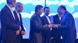تقدیر از مدیر بیمه آسیا در سی امین همایش ملی بیمه و توسعه