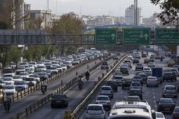 ترافیک پر حجم و سنگین در برخی از معابر و بزرگراه‌های پایتخت
