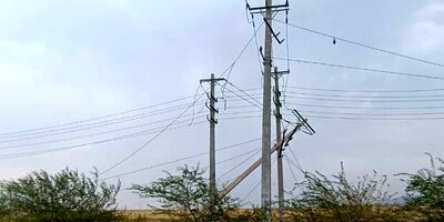 طوفان به شبکه برق لامرد آسیب زد