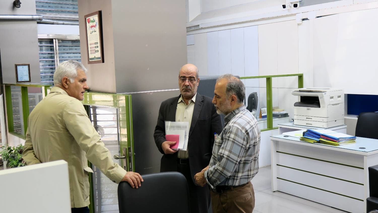 عزل رئیس شعبه پونک به دستور مدیرعامل پست بانک ایران به جهت عدم حضور در شرایط بحرانی و لزوم خدمت رسانی به مشتریان

