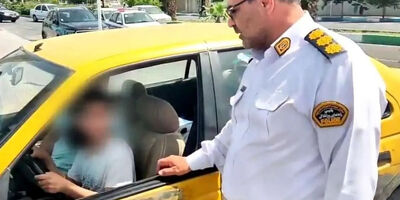 رانندگی دختر ۱۳ ساله با تاکسی در ساوه
