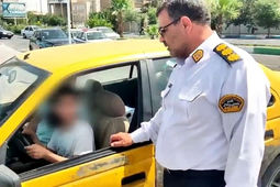 رانندگی دختر ۱۳ ساله با تاکسی در ساوه
