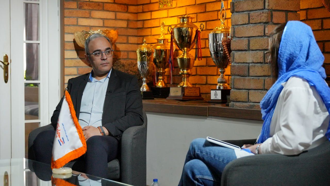 پایین بودن حقوق علت عقب ماندن صنعت بیمه در جذب کارشناسان برنامه نویس و تحلیلگر بیمه ای است +فیلم